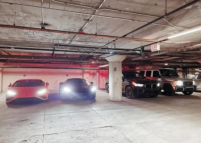 Luxury With Optional Parking And Gym Access Near Mccormick Place, Chinatown And Soldier Field *